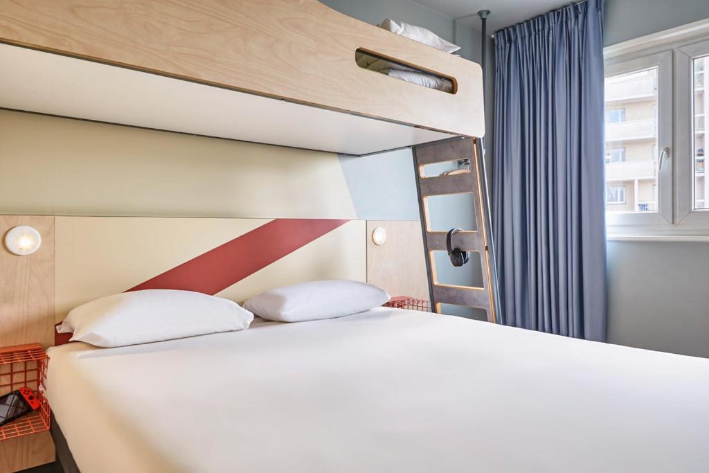 Отель Ibis Budget Paris Porte D'Обервилье Экстерьер фото