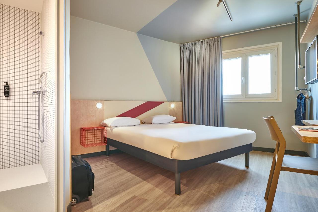 Отель Ibis Budget Paris Porte D'Обервилье Экстерьер фото